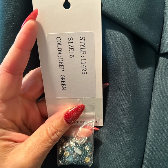 Ashley Lauren 11425 Size 6 - Picture 7 of 7